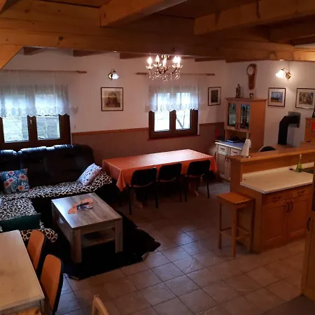 Tourist Farm Znidarjevi مزرعة للإقامة *