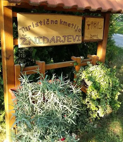 Tourist Farm Znidarjevi مزرعة للإقامة *